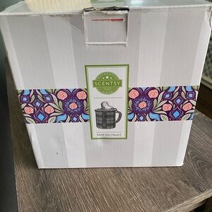 Scentsy Melt My Heart Floral Warmer